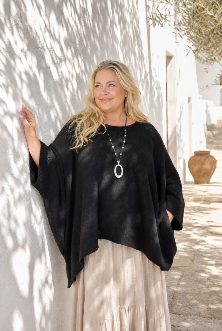 Poncho musta CELINE PLUS