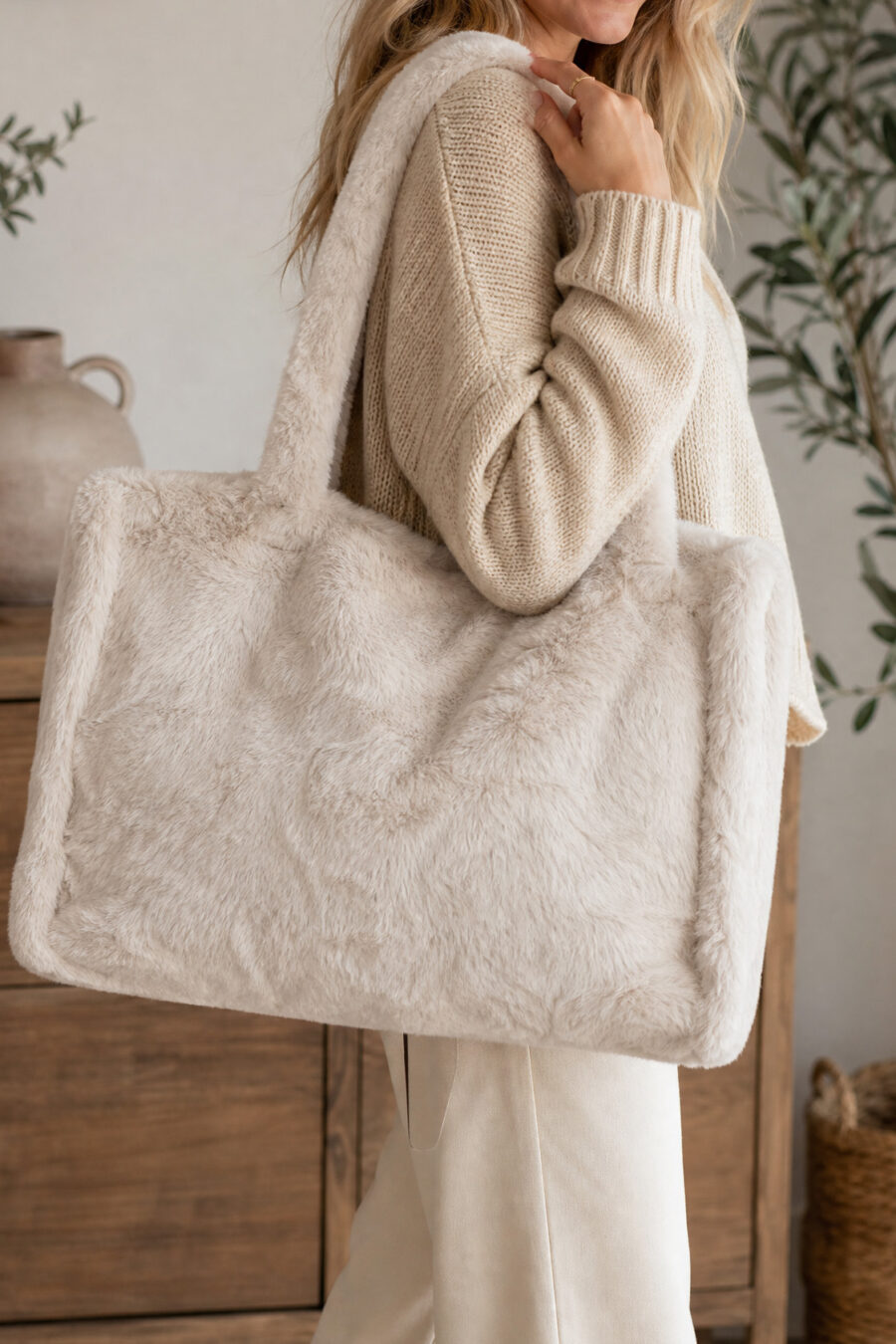 Tekoturkislaukku beige ADA