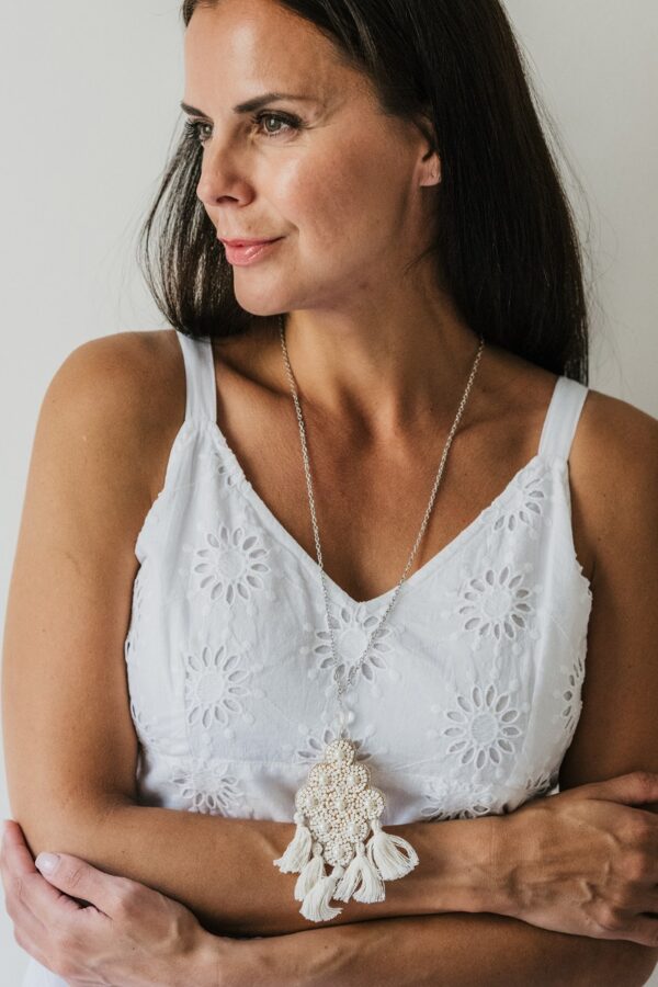 Kaulakoru White Tassel EXCLUSIVE - Kuva 3