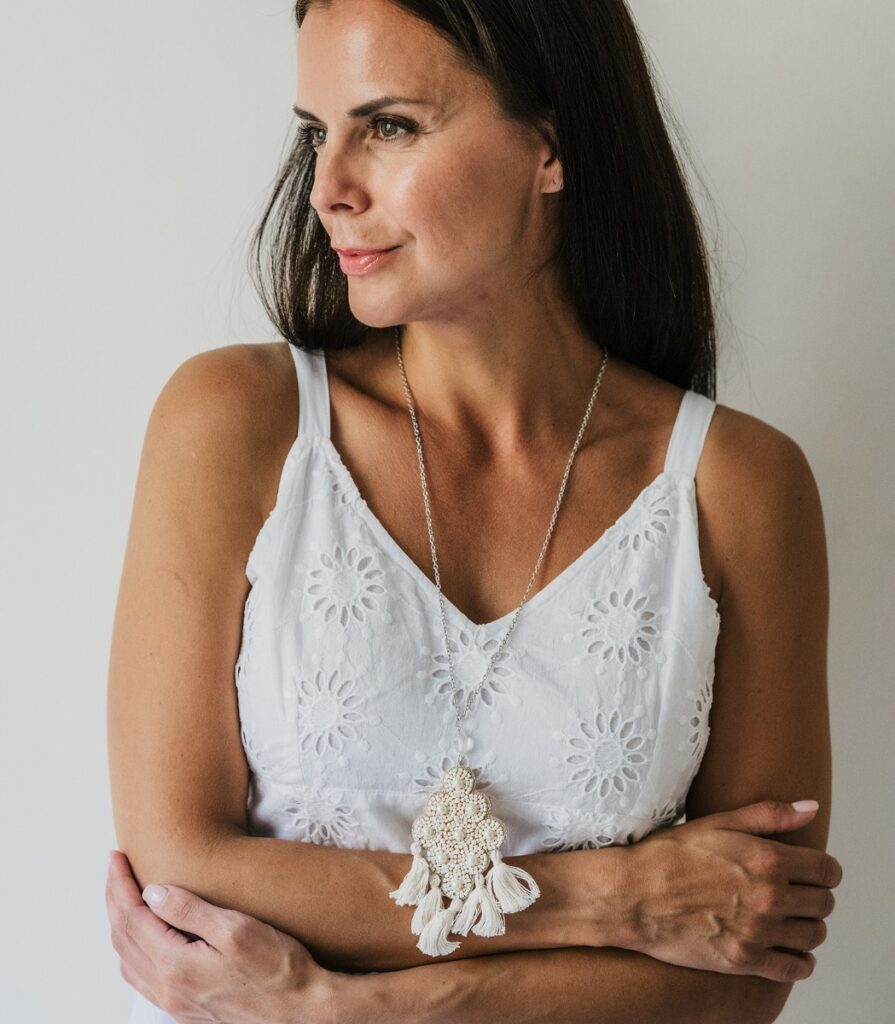 Kaulakoru White Tassel EXCLUSIVE