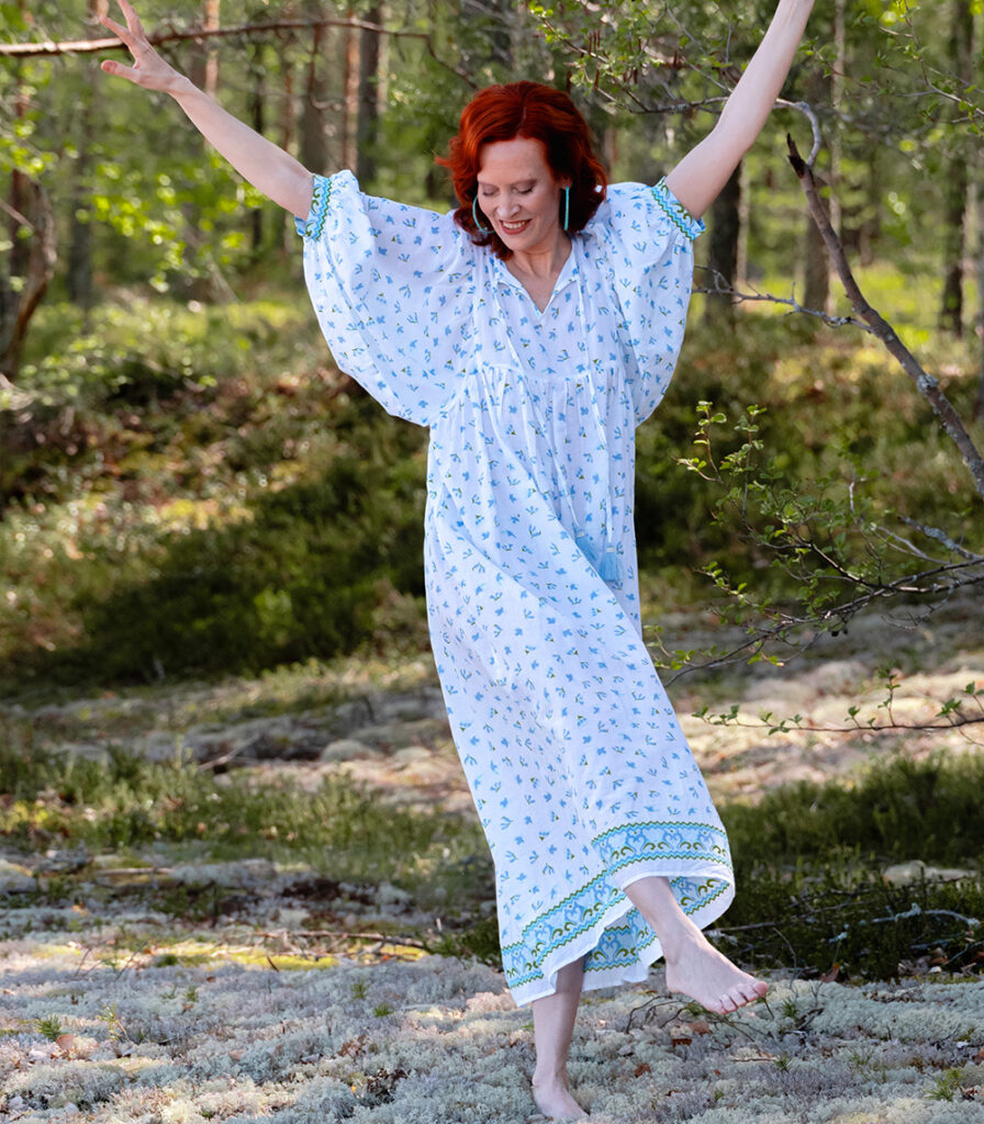Mekko valkoinen/sininen CAROL